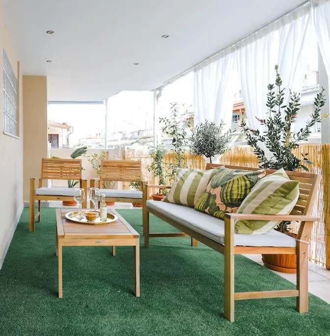 Flowery Penthouse In City Centre Of Thessaloniki contacts