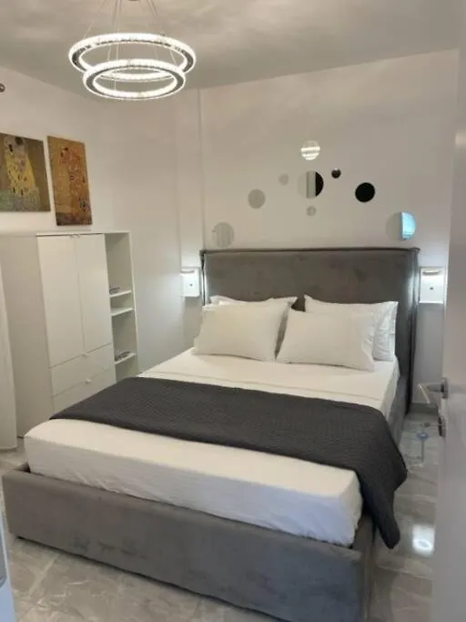 Flowery Penthouse In City Centre Of Thessaloniki