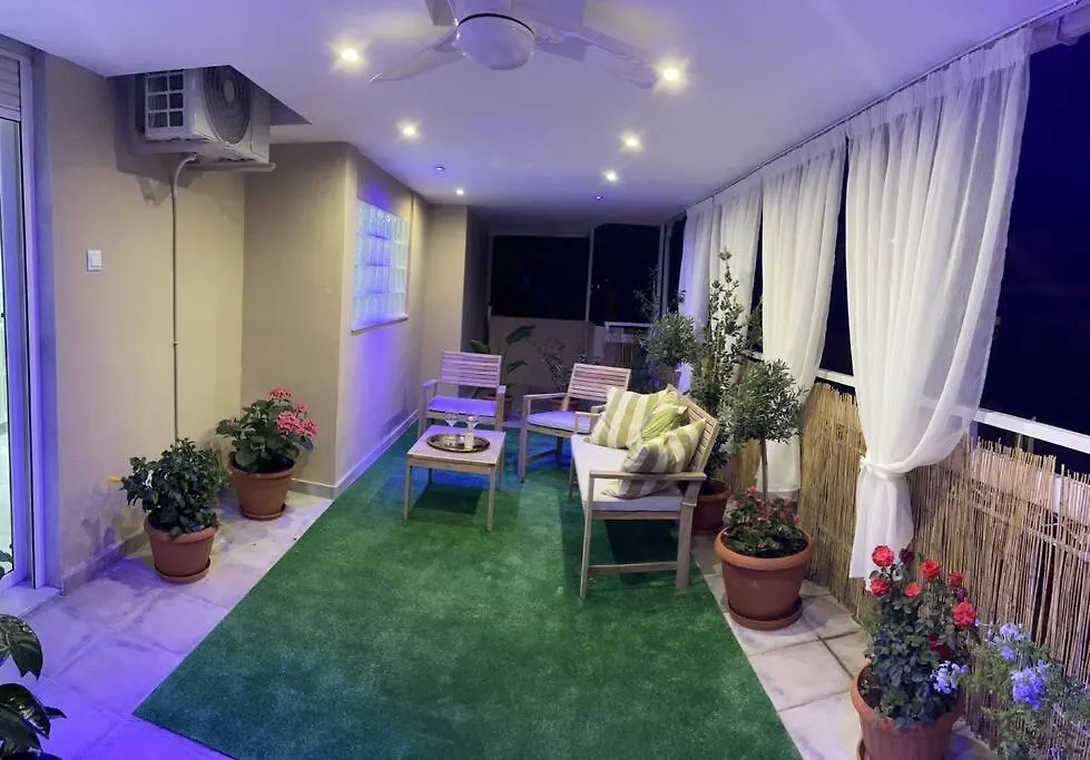 Flowery Penthouse In City Centre Of Thessaloniki